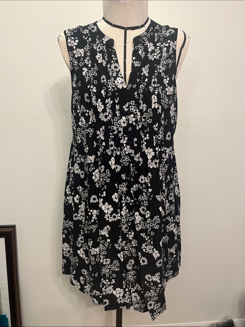 Old Navy Black and White Floral Midi Dress Sz M